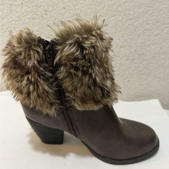 Sugar Pursuit Brown Boots with Faux Fur Collar - Picture 5 of 16
